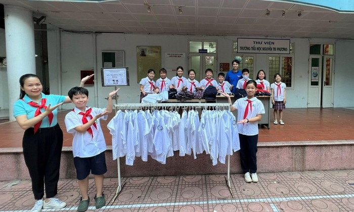 “Siêu thị 0 đồng - Chia sẻ yêu thương' tại trường tiểu học giữa Thủ đô