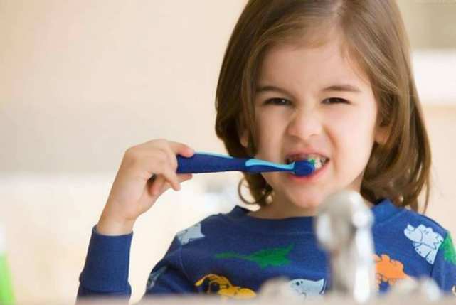 Trẻ bao nhiêu tuổi có thể bắt đầu đánh răng?