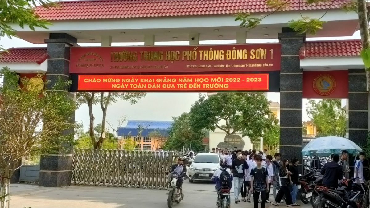Phụ huynh ở Thanh Hóa ngỡ ngàng khi trường thu 10 triệu đồng đầu năm học
