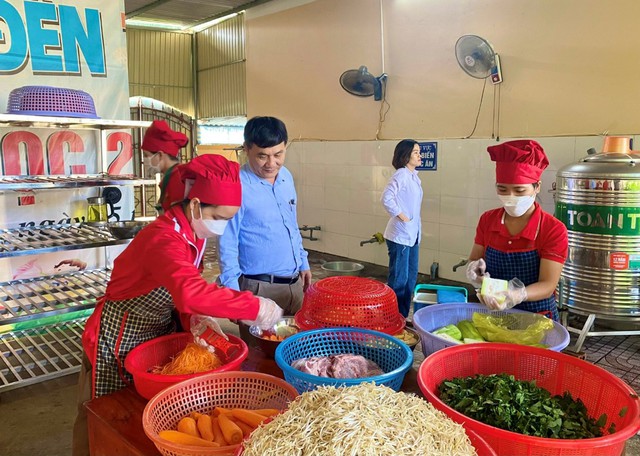 Nghệ An: Nhiều bếp ăn bán trú chưa đảm bảo an toàn thực phẩm