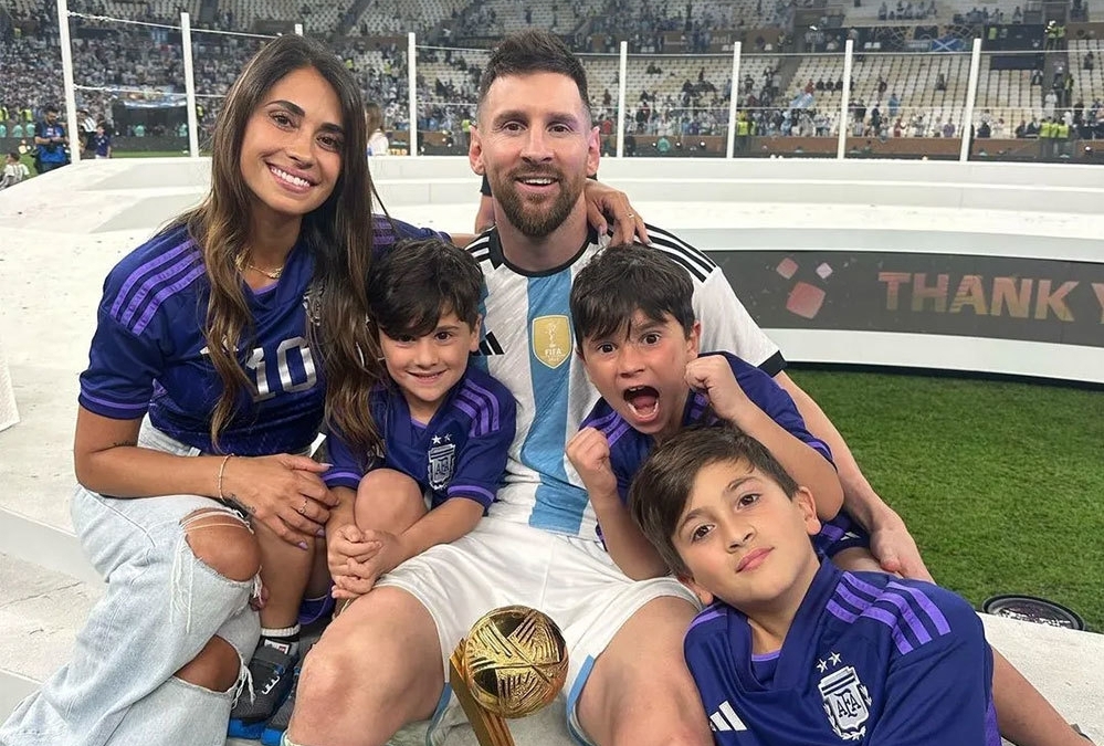 Lionel Messi: Từ cậu bé 11 tuổi thiếu hụt hormone tăng trưởng đến người hùng Argentina