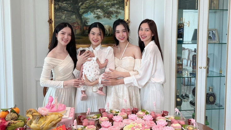 Á hậu Diễm Trang chi hàng chục triệu đồng mua máy hút sữa, tiệt trùng cho con gái