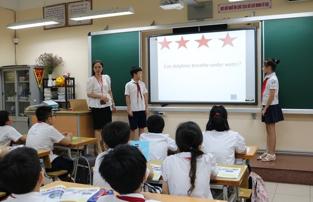 Tiền học thêm gấp đôi học phí: Lỗi do chương trình hay lương thấp?