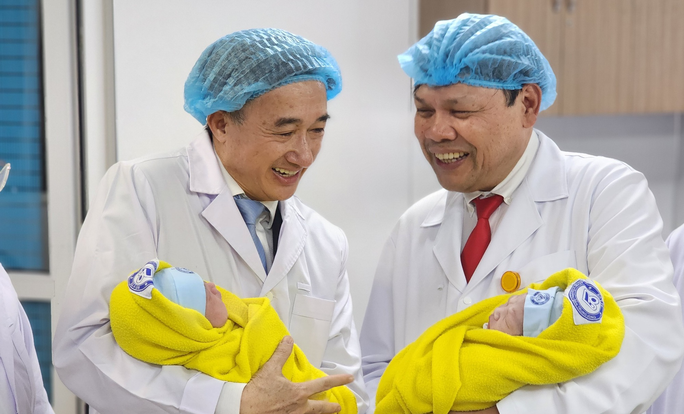 Những công dân nhí đầu tiên chào đời trong đêm giao thừa Tết Quý Mão 2023