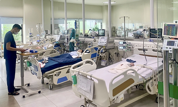 Suy hô hấp vì nghịch bàn gấp: Cảnh báo nhiều nguy cơ tai nạn ở trẻ trong dịp Tết