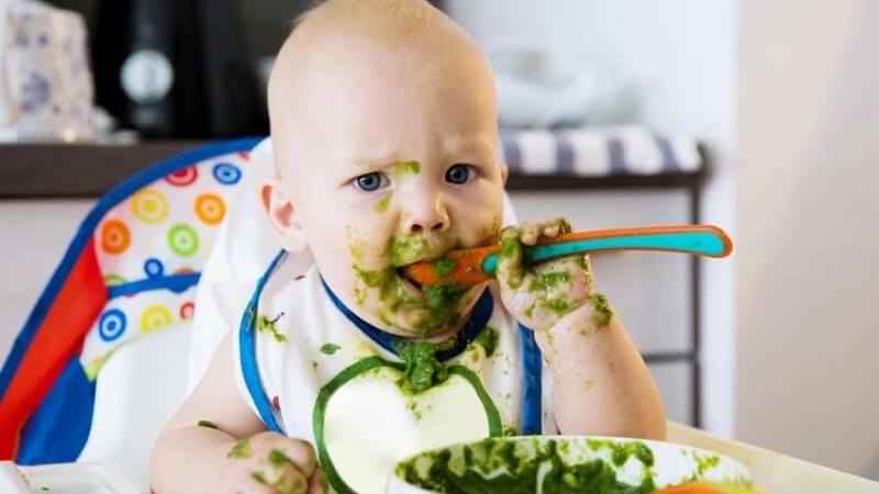 Các thực phẩm không an toàn cho em bé dưới 1 tuổi