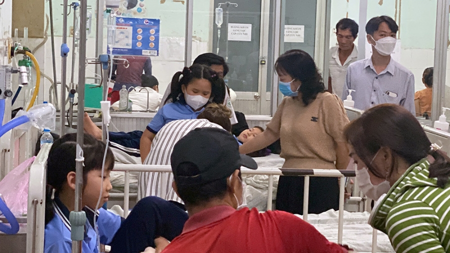 14 học sinh tiểu học ở Tiền Giang nhập viện sau khi ăn bữa xế