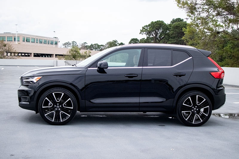 7. Volvo XC40 (giá khởi điểm: 35.100 USD).