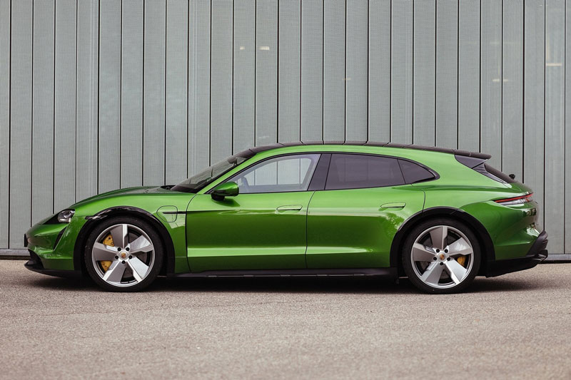 1. Porsche Taycan Turbo S Cross Turismo 2023.
