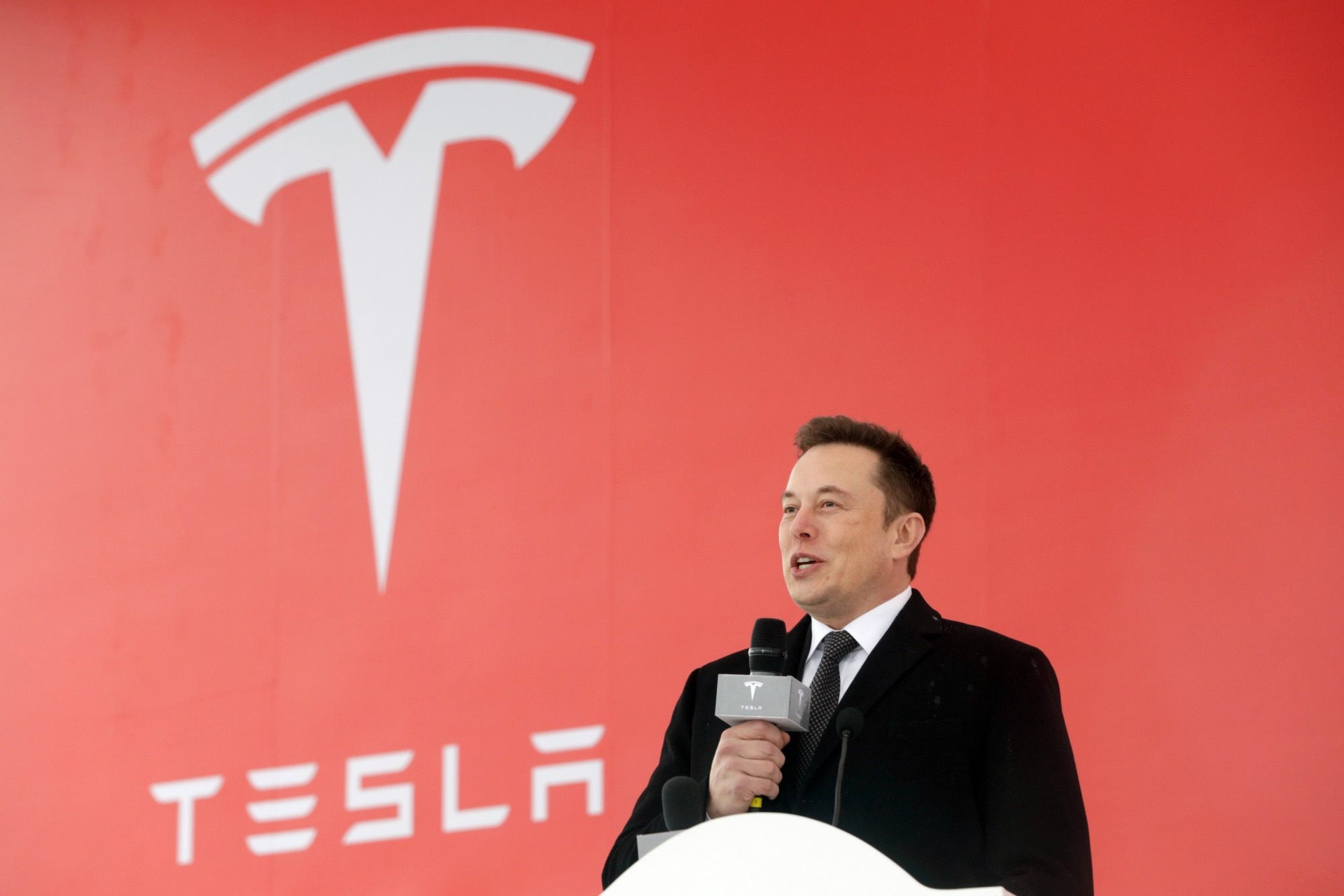 getty-musk-tesla.jpg