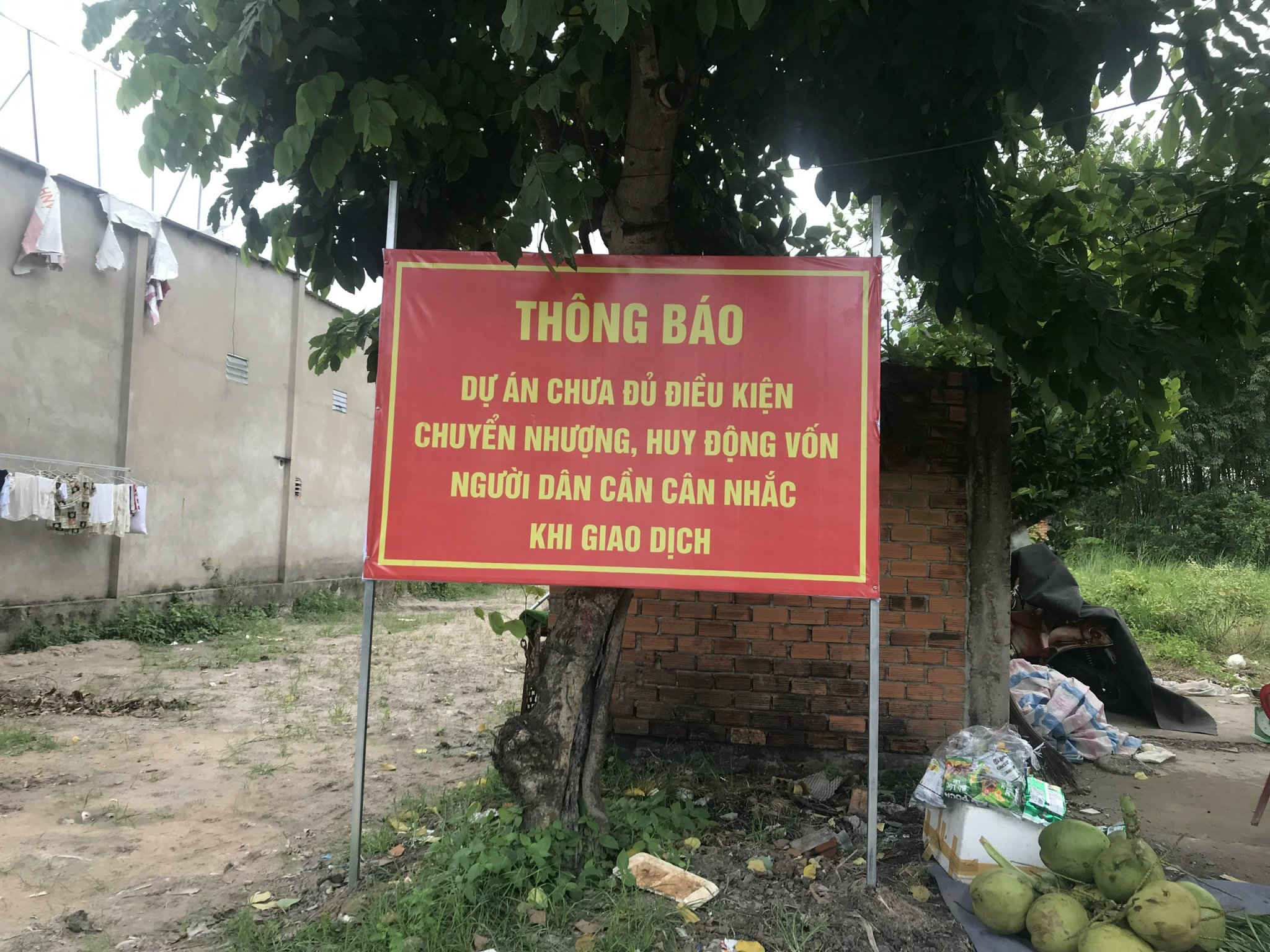 biển báo tại khu đất triển khai dự án Khu nhà ở Nam Nghinh Phong.