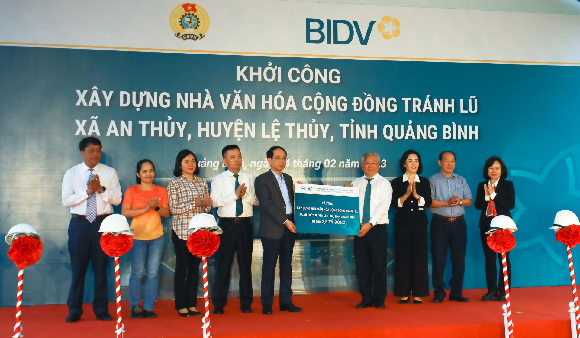 BIDV tặng NVHCĐTL tại Quảng Bình (2)