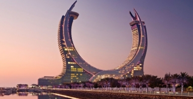 Khách sạn khổng lồ với hình thù độc đáo ở Qatar
