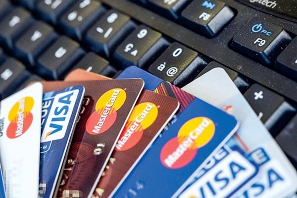 Nhiều ngân hàng tăng mạnh lãi suất thẻ tín dụng