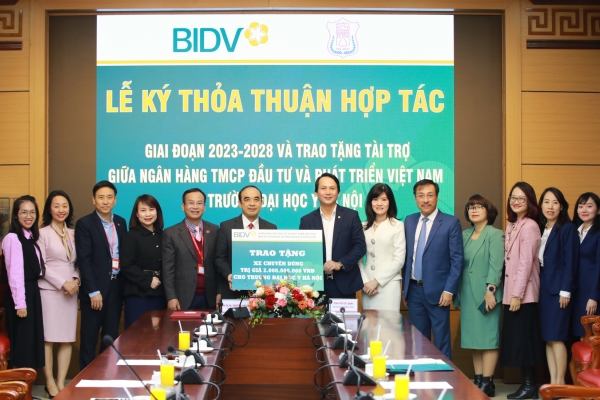 BIDV và Trường Đại học Y Hà Nội ký kết  Thỏa thuận hợp tác giai đoạn 2023-2028 và trao tài trợ