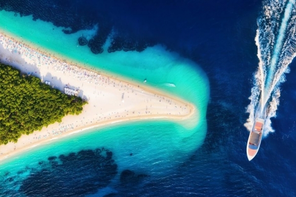 Kỳ lạ bãi biển 'biến hình' ở Croatia