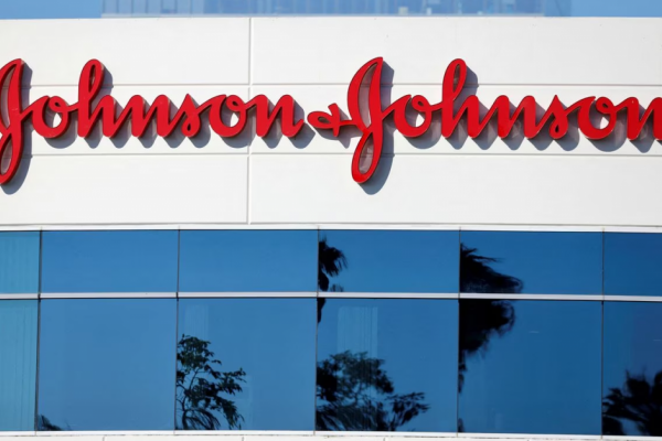 Johnson & Johnson thua kiện 302 triệu USD vì 'che giấu' rủi ro tiềm ẩn của sản phẩm