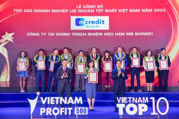 Mcredit vinh dự nhận danh hiệu Top 200 doanh nghiệp lợi nhuận tốt nhất Việt Nam 2022