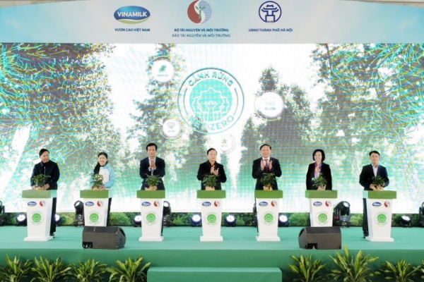 Vinamilk khởi động 'Hành trình Net Zero 2050' với sự kiện trồng cây tại Hà Nội